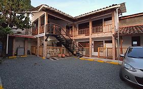 Casa Vieja Alba Inés con Estacionamiento privado